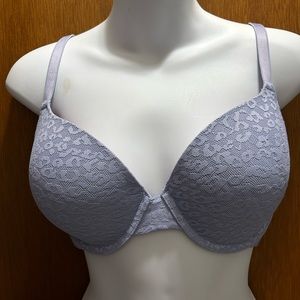 Pink Victoria’s Secret wear everywhere t-shirt lightly lined